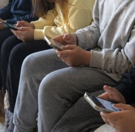 Запрет на соцсети для детей до 15 лет в Эмиратах