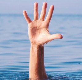 
На бакинском бульваре спасли тонувшего в море подростка