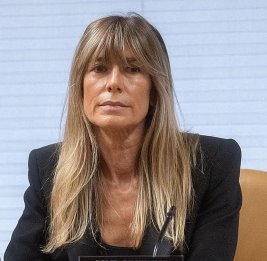 Суд запретил жене премьера Испании покидать страну