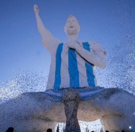 
В Аргентине открыли 26-метровую статую Лионеля Месси