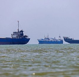 
Первый контейнеровоз прибыл в иранский порт после снятия американской блокады