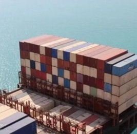 
В иранском порту первое судно после снятия морской блокады