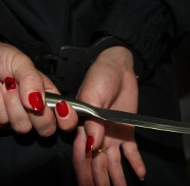 
В Сумгайыте 18-летняя девушка ударила ножом знакомого