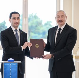 
С участием президентов Азербайджана и Туркменистана в онлайн-формате состоялась церемония передачи в дар нефтяного танкера &laquo;Достлуг&raquo;