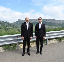 
Президенты Азербайджана и Туркменистана сфотографировались на фоне села Дашалты Шушинского района