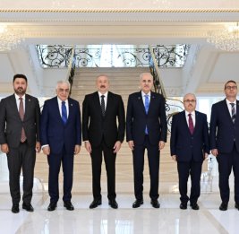 
Президент Ильхам Алиев принял делегацию во главе с председателем Великого национального собрания Турции