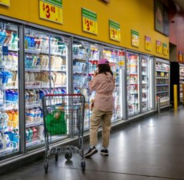 В США 41% семей военных испытали проблемы с покупкой продуктов в 2025 году