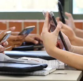 В школах Азербайджана запрещено использование мобильных устройств во время уроков