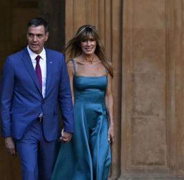 
Супруга премьера Испании просит у суда разрешения поехать на саммит НАТО