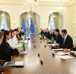 Состоялась встреча Президента Ильхама Алиева с президентом Европейской комиссии в расширенном составе