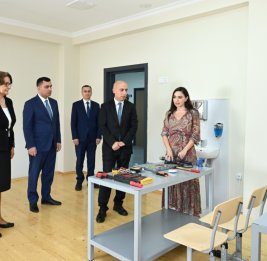 
Лейла Алиева приняла участие в открытии здания школы в Евлахе