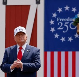 Трамп скупал акции ИТ-гигантов во время спровоцированного им обвала
