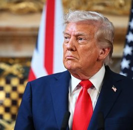 
Трамп: США приостановили переговоры с Ираном на период похорон Хаменеи