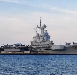 
Макрон возвращает &laquo;Шарля де Голля&raquo;