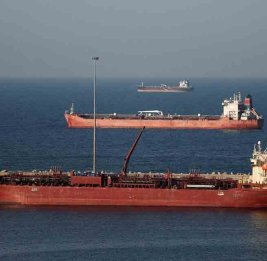 Несколько судов после резкого разворота не стали проходить Ормуз