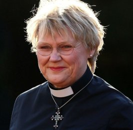 
Жена премьер-министра Швеции получила должность священника без конкурса