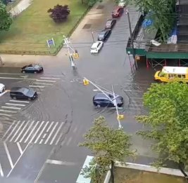 
Сильные дожди создали серьезные проблемы для Нью-Йорка