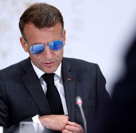 Макрон появился в очках на общей фотосессии саммита НАТО