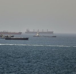 В Персидском заливе заблокированы 6 тыс. моряков