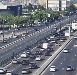 В Баку на некоторых улицах и проспектах затруднено движение транспорта