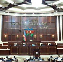 
Проходит очередное пленарное заседание Милли Меджлиса &ndash; в повестке 22 вопроса