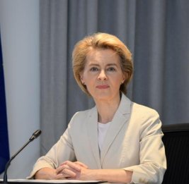 Фон дер Ляйен: соцсети сильно вредят детям и вызывают привыкание
