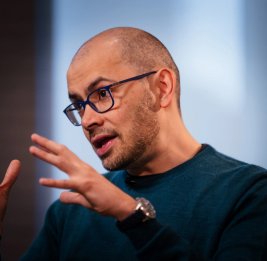 Нобелевский лауреат предложил создать орган международного надзора за ИИ