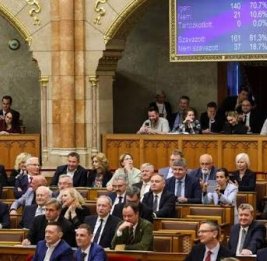 Парламент Венгрии прервал заседание из-за конфликта правящей партии и оппозицией