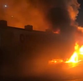 
В Баку загорелся бензовоз с 31 тонной дизеля