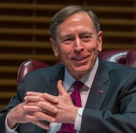 Экс-глава ЦРУ: США пока не могут повторить успех Украины в применении беспилотников
