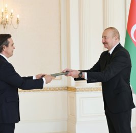 
Президент Ильхам Алиев принял верительные грамоты новоназначенного посла Бразилии в Азербайджане