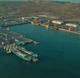 Казахстан и Азербайджан обсудили строительство терминала в порту Алят