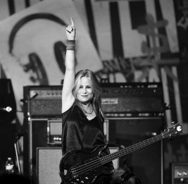 Умерла басистка группы L7 Дженнифер Финч