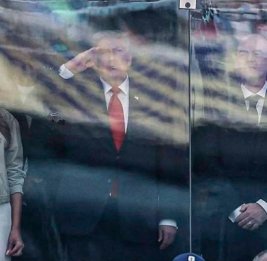 Роналдо принес Кубок мира в ложу Трампа перед финалом ЧМ-2026