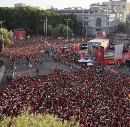 Миллионы испанцев встретили чемпионов мира в Мадриде