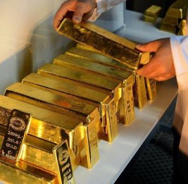 
Унция золота торгуется по цене 4070 долларов