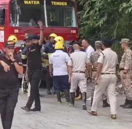 В Индии при обрушении туннеля из-за оползня погибли восемь рабочих