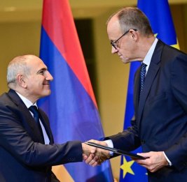 Мерц призвал Пашиняна ускорить мирный процесс с Азербайджаном