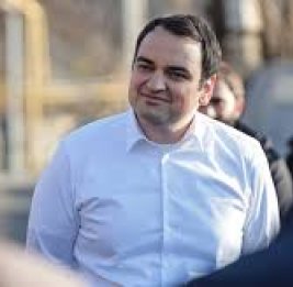 Нареку Карапетяну запретили выезд из Армении