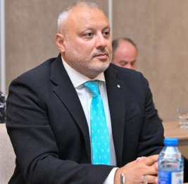 
Эльхан Самедов вновь избран президентом ПФЛ