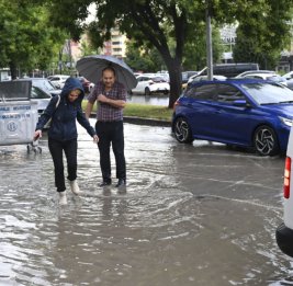 
Осень посреди лета: проливные дожди в 35 провинциях Турции