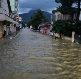 В турецком Кастамону после ливней затопило жилые кварталы