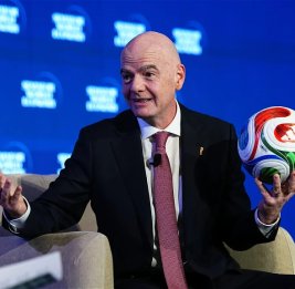 &laquo;Медитируйте, молитесь или смотрите футбол&raquo;: Инфантино ответил на критику в адрес ФИФА