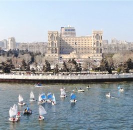 Открытый чемпионат Баку по гребле перенесен из-за ветра