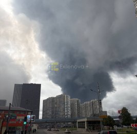 Массированная атака дронов на Москву и Подмосковье: горят предприятия, БПЛА попал в жилой дом