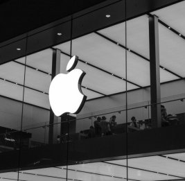 Яблоко за $5 трлн: Apple вошла в клуб самых дорогих компаний мира