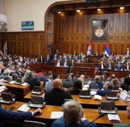 Вотум недоверия не прошел: парламент Сербии сохранил правительство Мацута