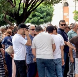 
В Ереване протестуют сотрудники компаний Царукяна