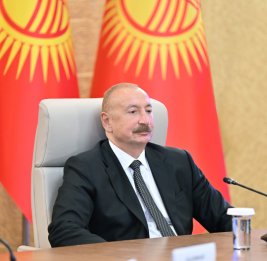 
Президент Ильхам Алиев пригласил кыргызского коллегу посетить с государственным визитом Азербайджан