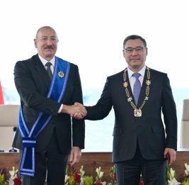 Состоялась церемония награждения президентов Азербайджана и Кыргызстана